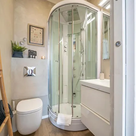 Piazza Maggiore-luxury Apartment-elegant Terrace Apartment *