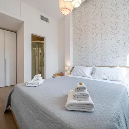 Piazza Maggiore-luxury Apartment-elegant Terrace Apartment Bologna